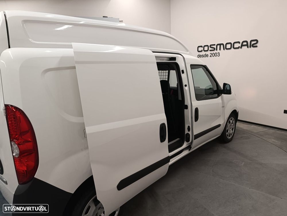 Fiat Doblo 1.6 M-Jet XL (3 Lug. ) - 17
