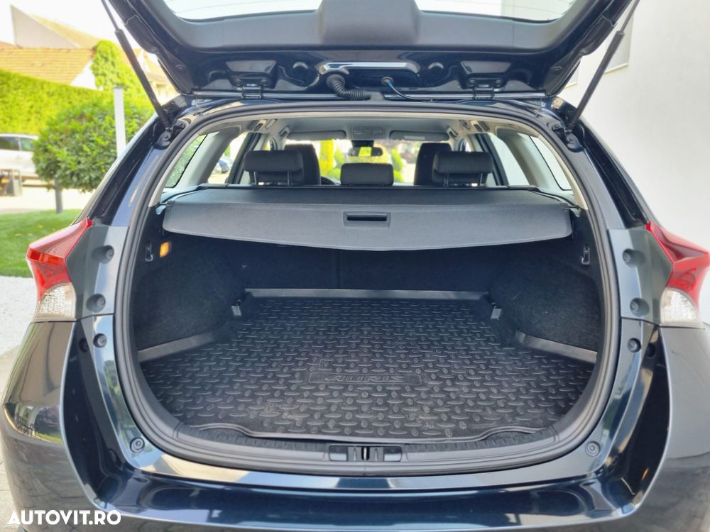 Toyota Auris 1.8 VVT-i Automatik Style Selection - 23