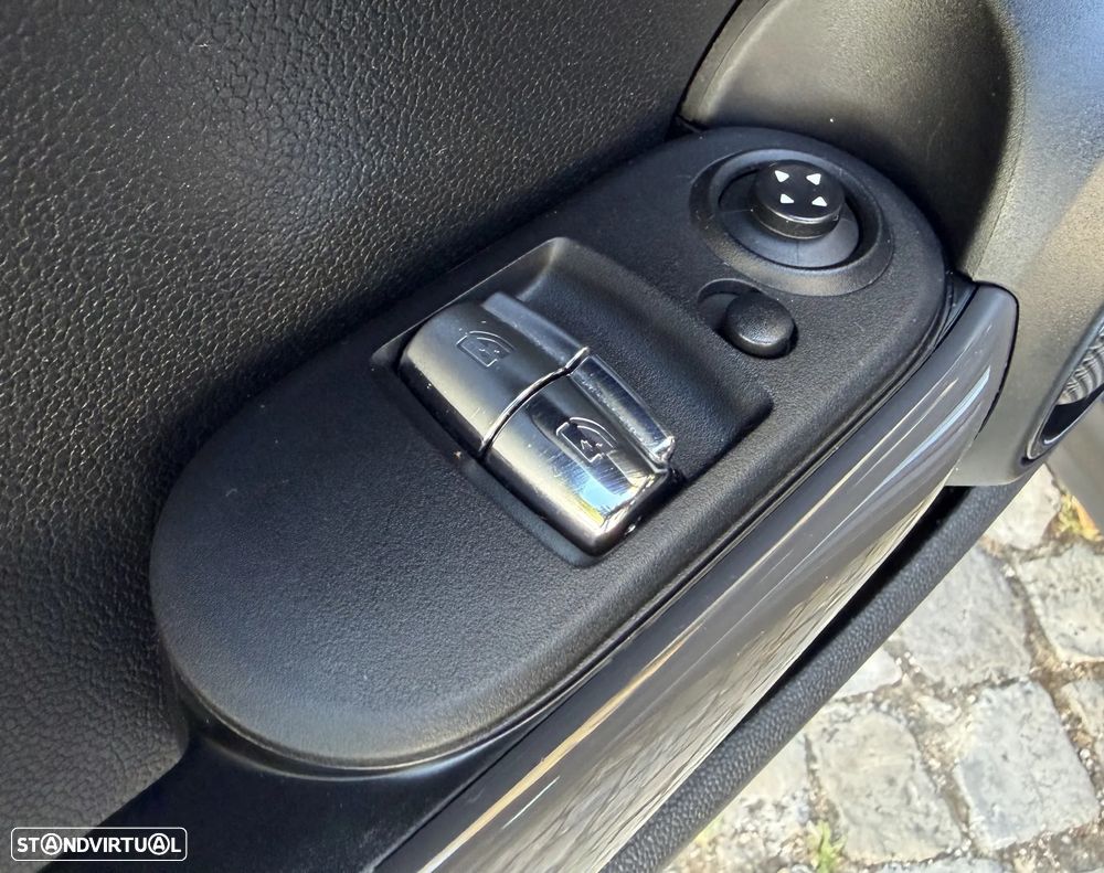 MINI 3 Portas One - 16