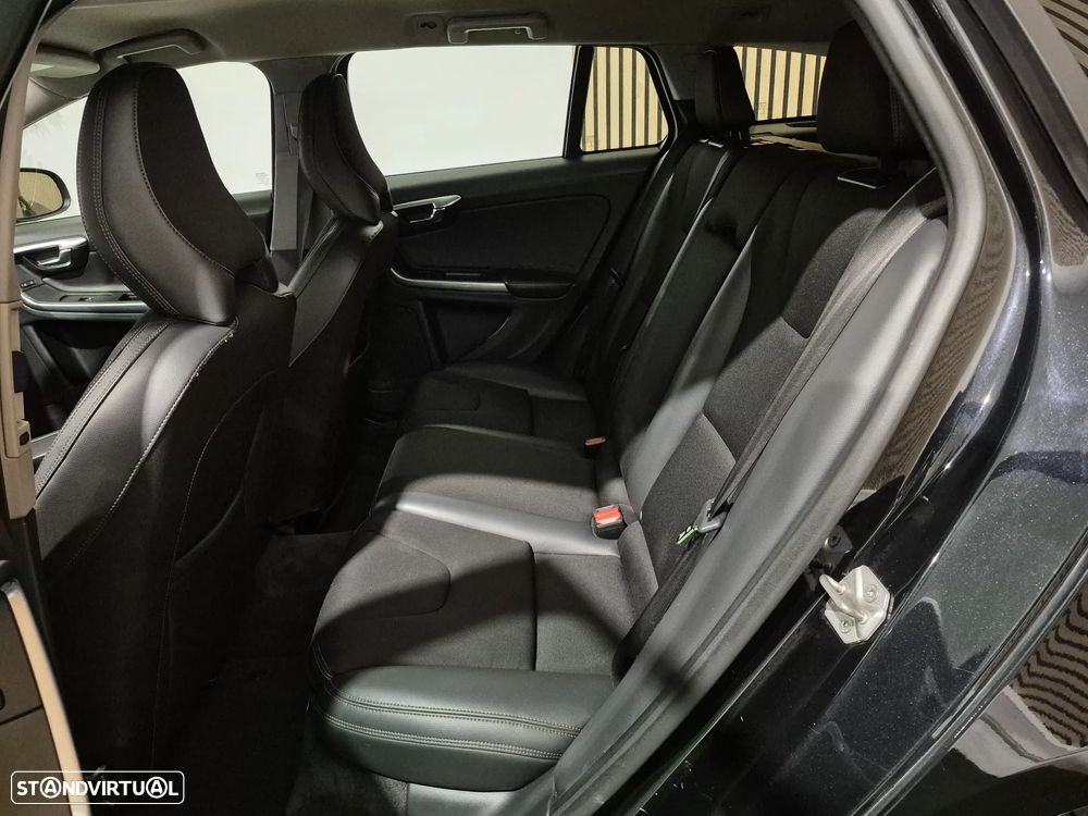 Volvo V60 1.6 D2 Momentum Eco Powershift - 31