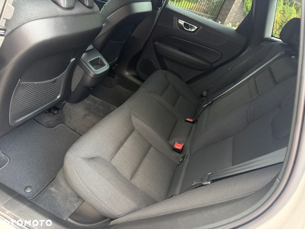 Volvo XC 60 B4 B Momentum Pro - 34