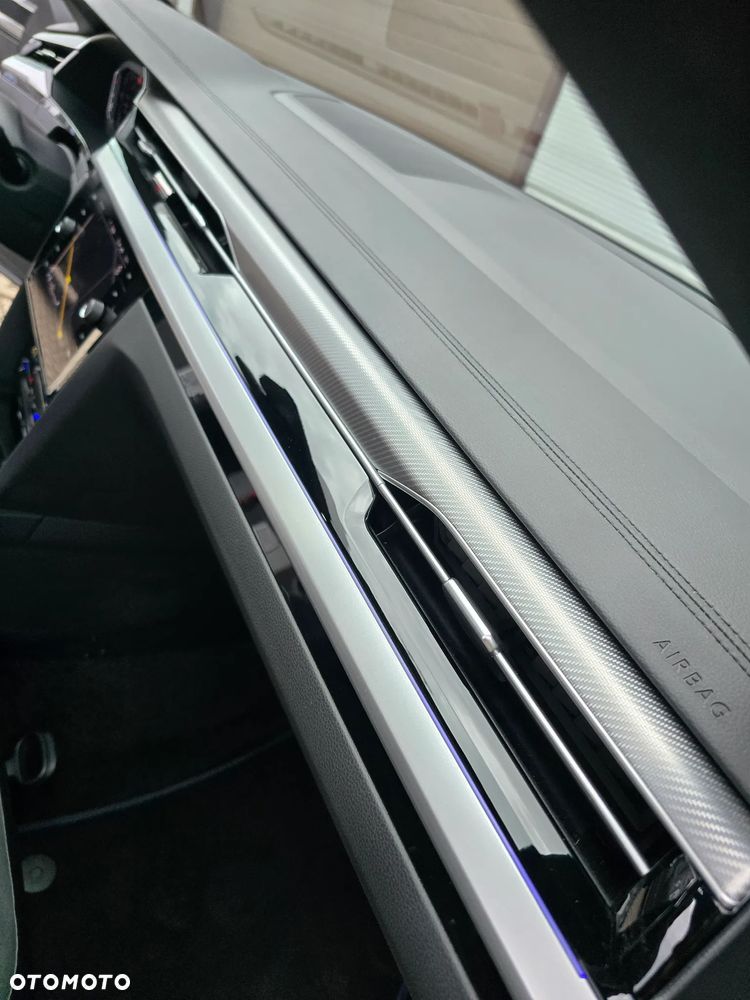 Volkswagen Arteon 2.0 TDI SCR DSG R-Line - 34