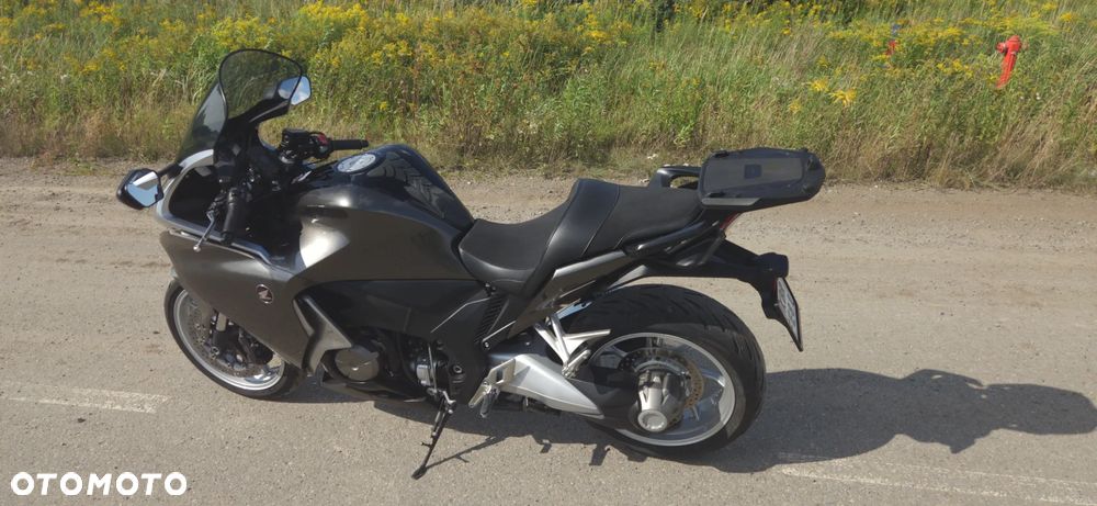 Honda VFR - 13