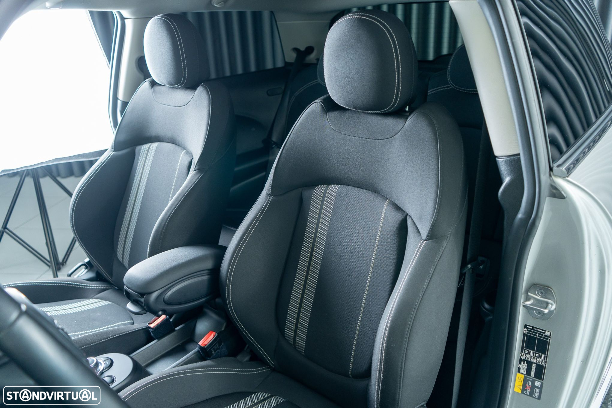 MINI 3 Portas Cooper SE Premium Essential - 9