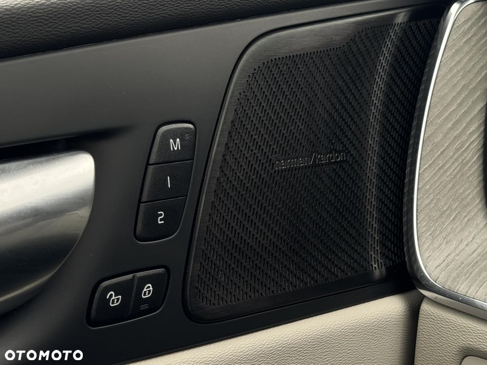 Volvo XC 60 B5 D AWD Plus Dark - 28