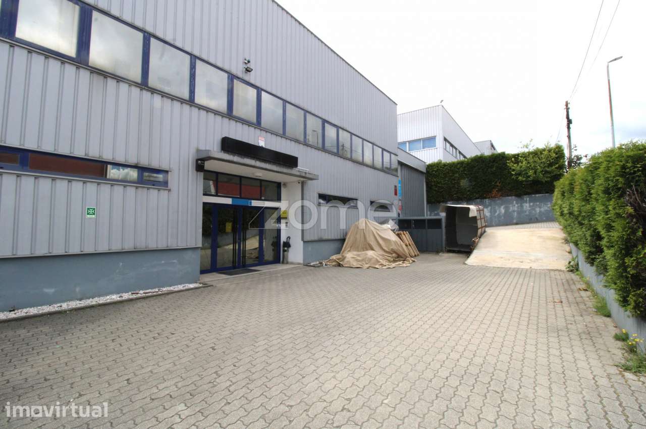 Pavilhão Comercial com +1.000 m² na Zona Industrial do Socorro – Fa... - Grande imagem: 2/16
