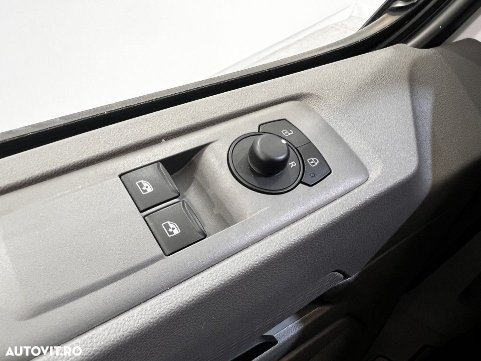 Volkswagen Caravelle - 24