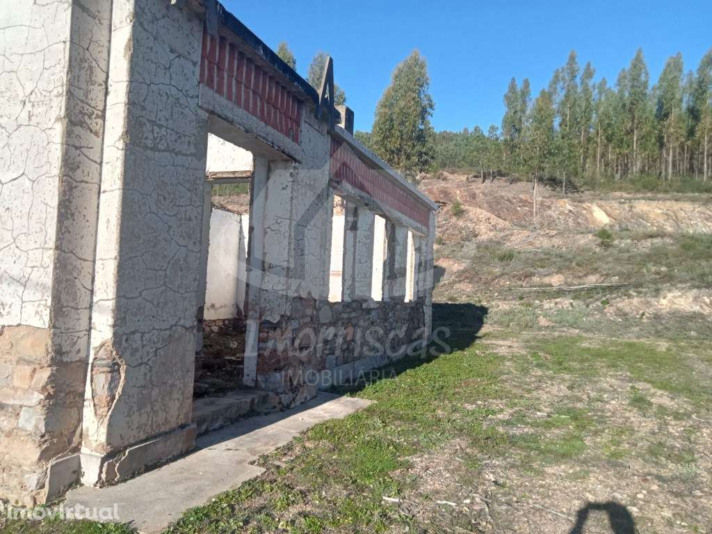 Antiga escola no Vale Velido para restaurar e renovar - Grande imagem: 3/13