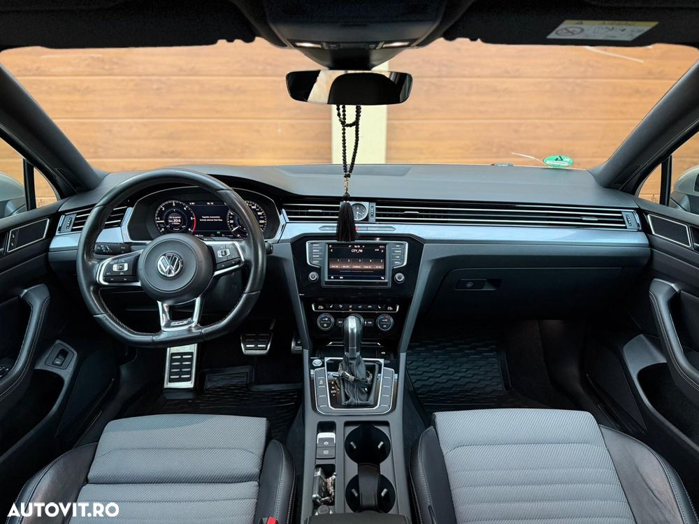 Volkswagen Passat - 12