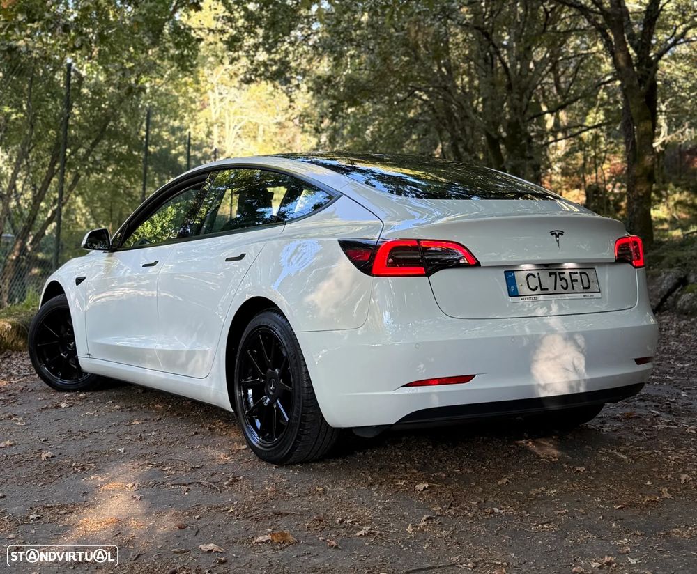 Tesla Model 3 - 3