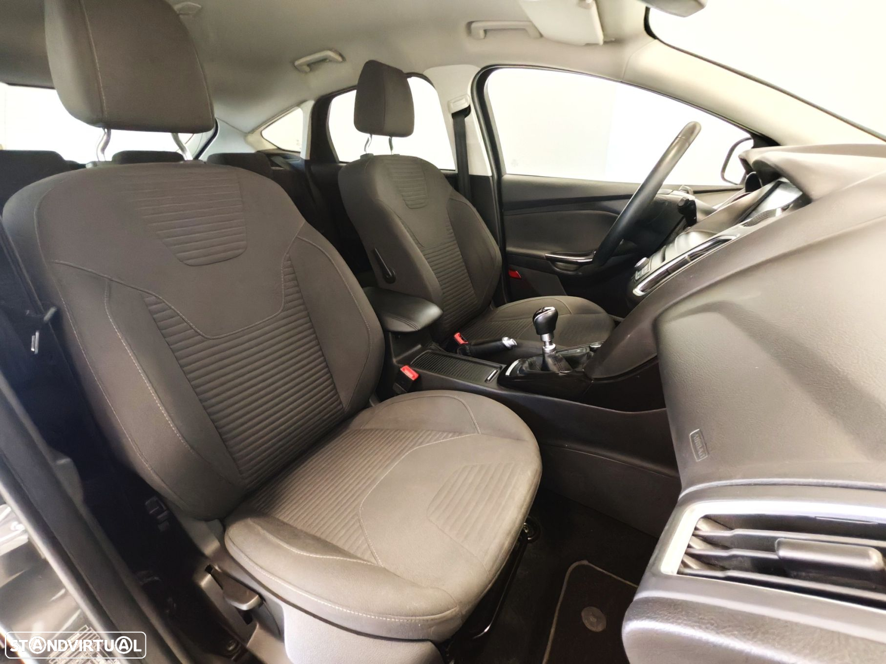 Ford Focus 1.0 SCTi Titanium - 46