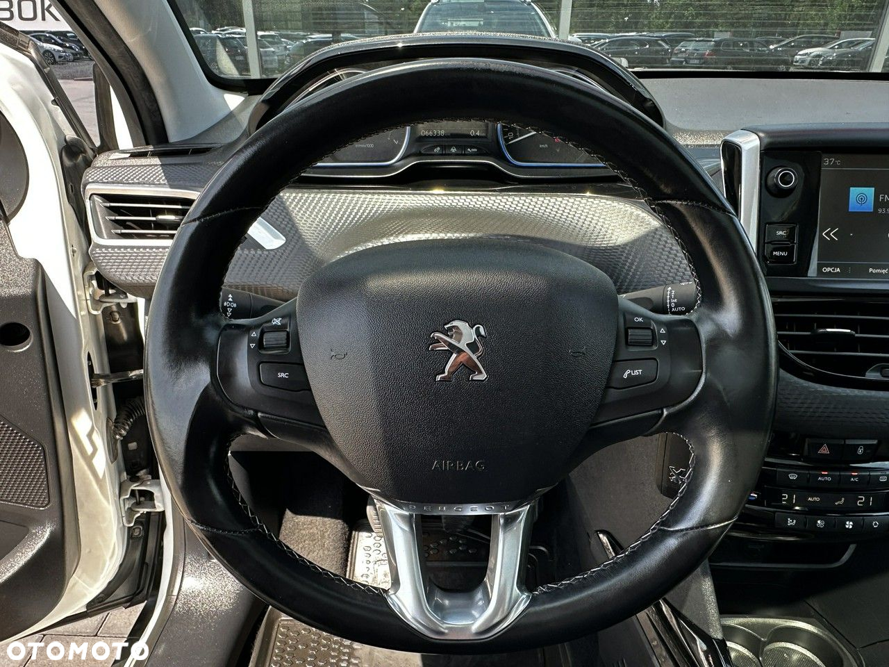 Peugeot 2008 1.2 Pure Tech Allure S&S - 19