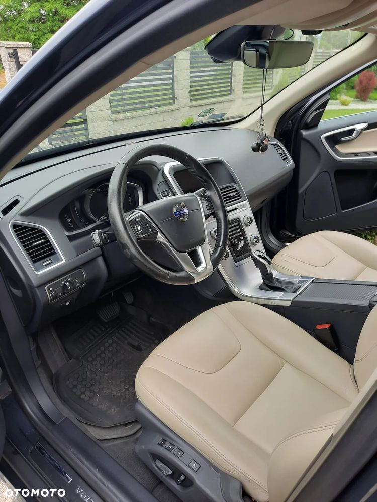 Volvo XC 60 D4 AWD Momentum - 19