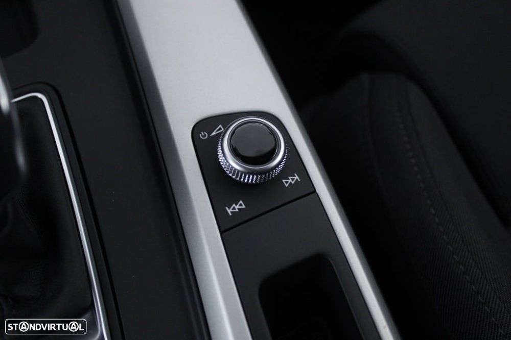 Audi A4 Avant 35 TDI S line S tronic - 32