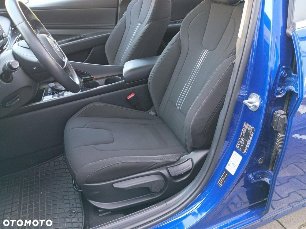 Hyundai Elantra - 12