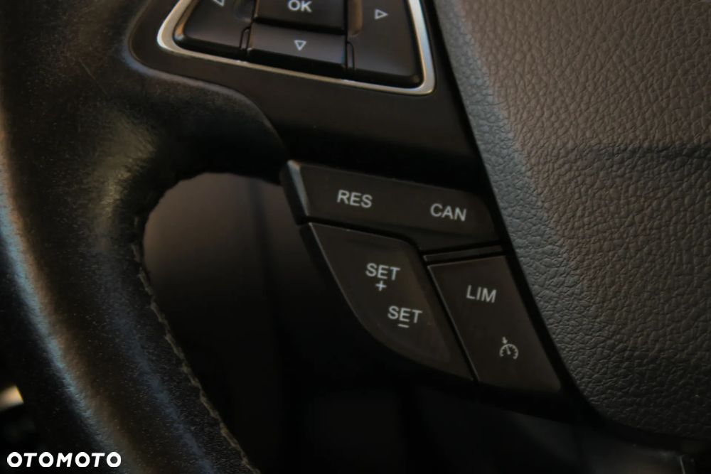 Ford Focus 1.5 EcoBlue Start-Stopp-System ST-LINE DESIGN - 35