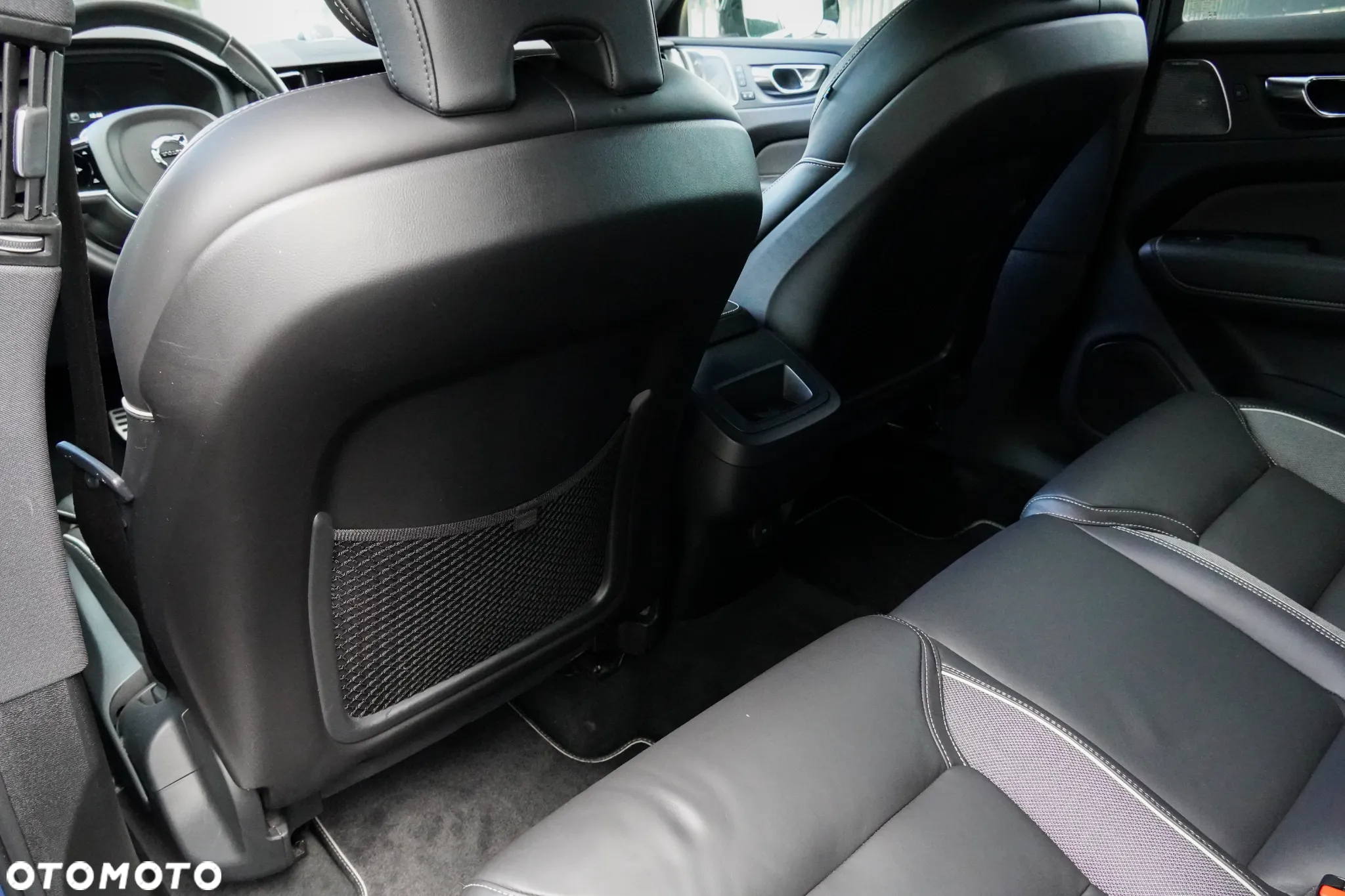 Volvo XC 60 D5 AWD R-Design - 25
