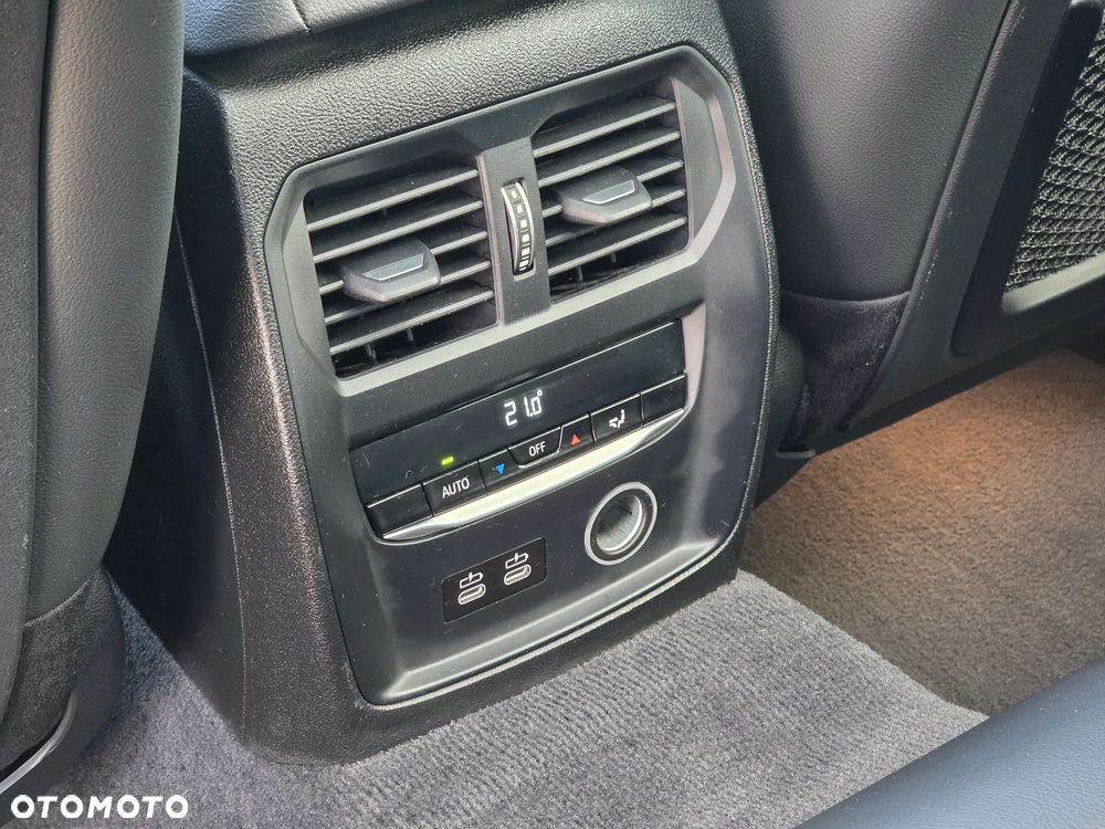 BMW Seria 3 330i xDrive M Sport sport - 35