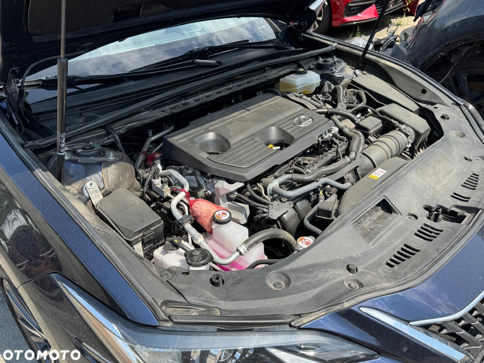 Lexus ES 300h Business Edition + - 13