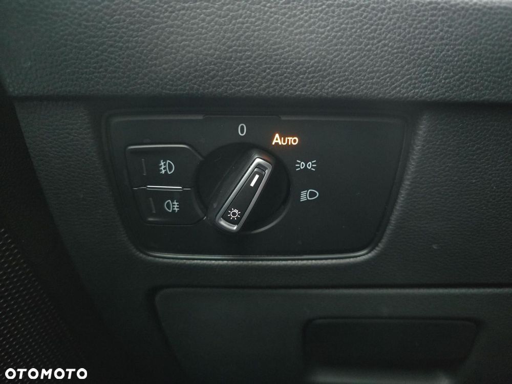 Volkswagen Passat - 11