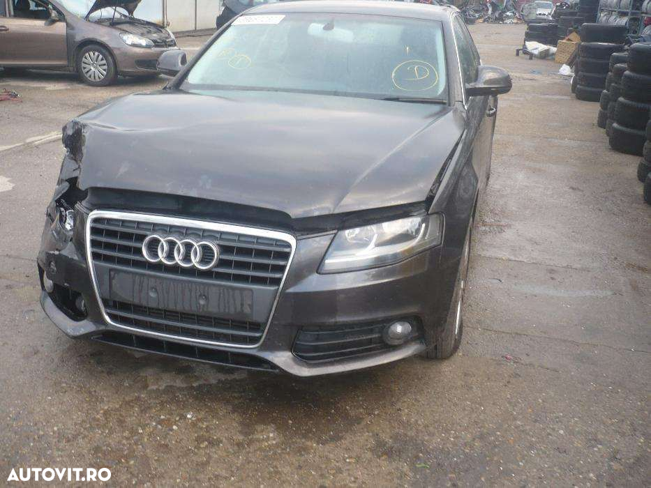 Dezmembrez Audi A4 8K Sedan 2.0 TDI Maro - 2