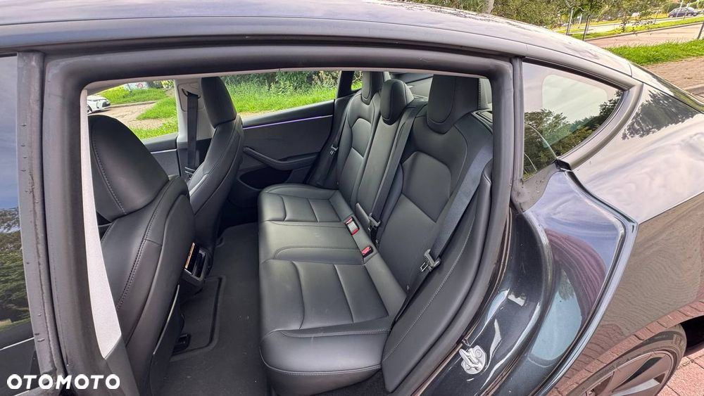 Tesla Model 3 - 12