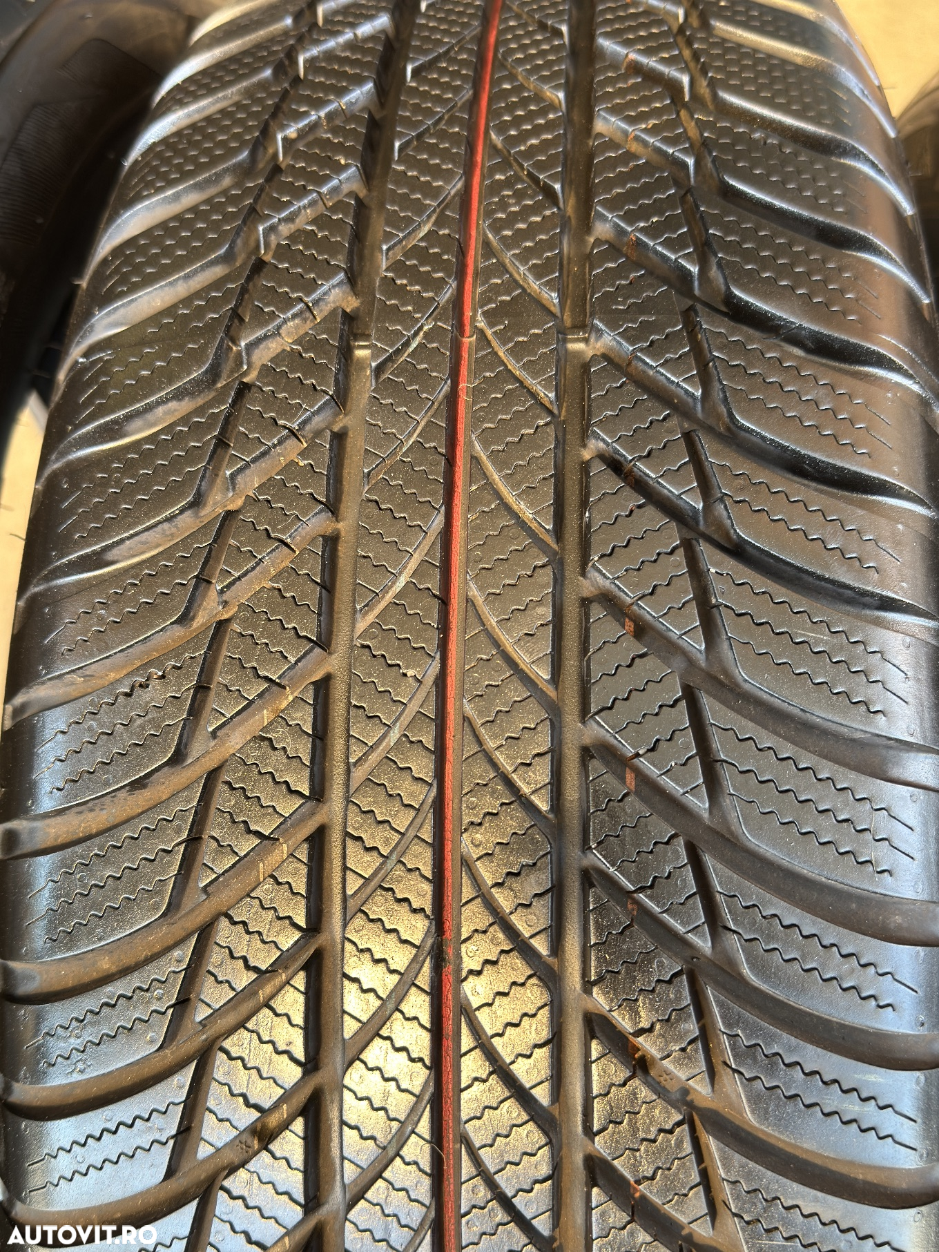 Vând 4 anvelope 215/65/17 bridgestone de iarnă ca noi - 5