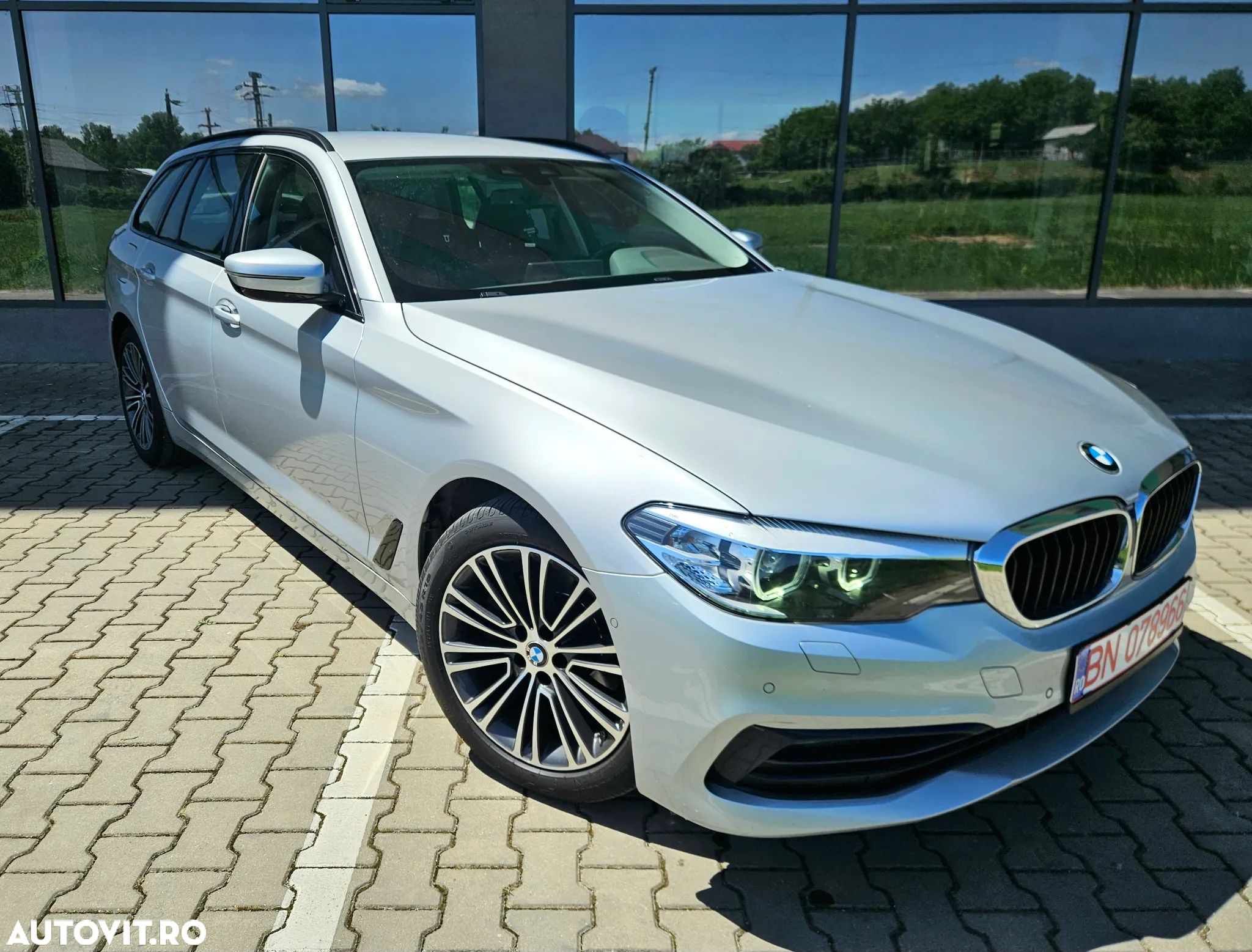 BMW Seria 5 520i Touring Aut. Sport Line - 1