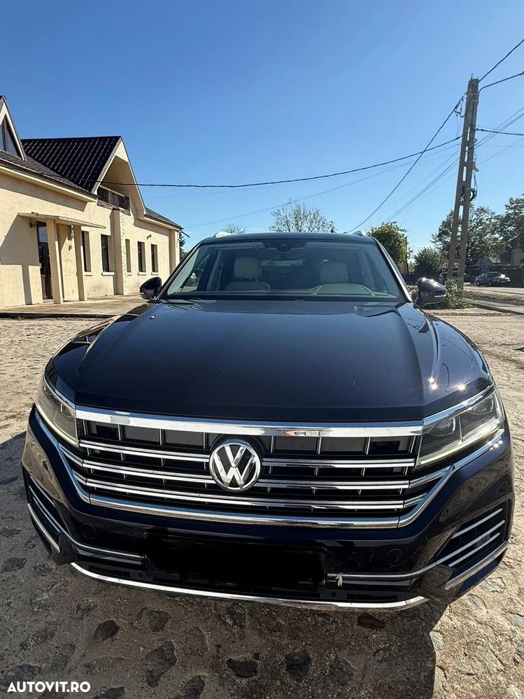 Volkswagen Touareg - 1