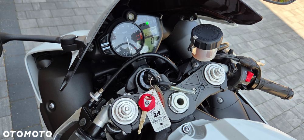 Yamaha YZF - 8