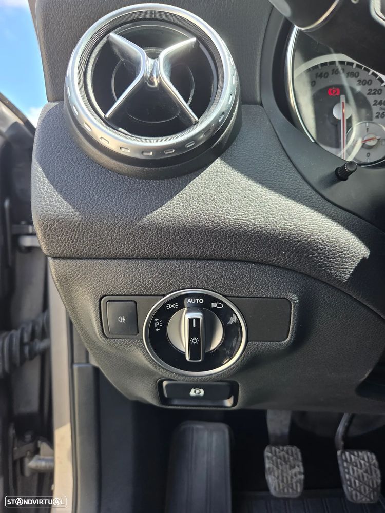 Mercedes-Benz GLA 180 CDI Urban - 13