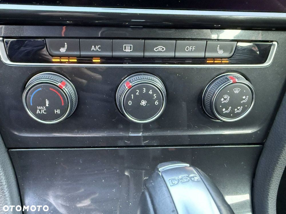 Volkswagen Golf - 25