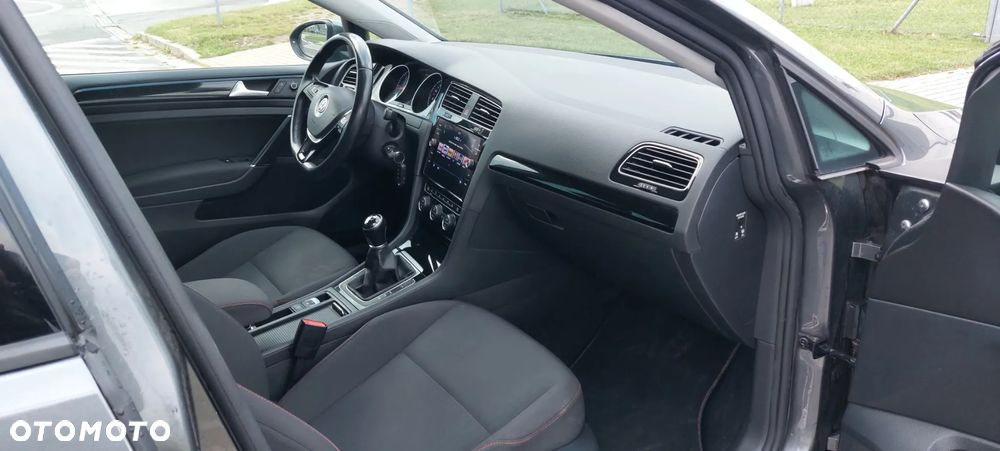 Volkswagen Golf 1.6 TDI Sound - 29