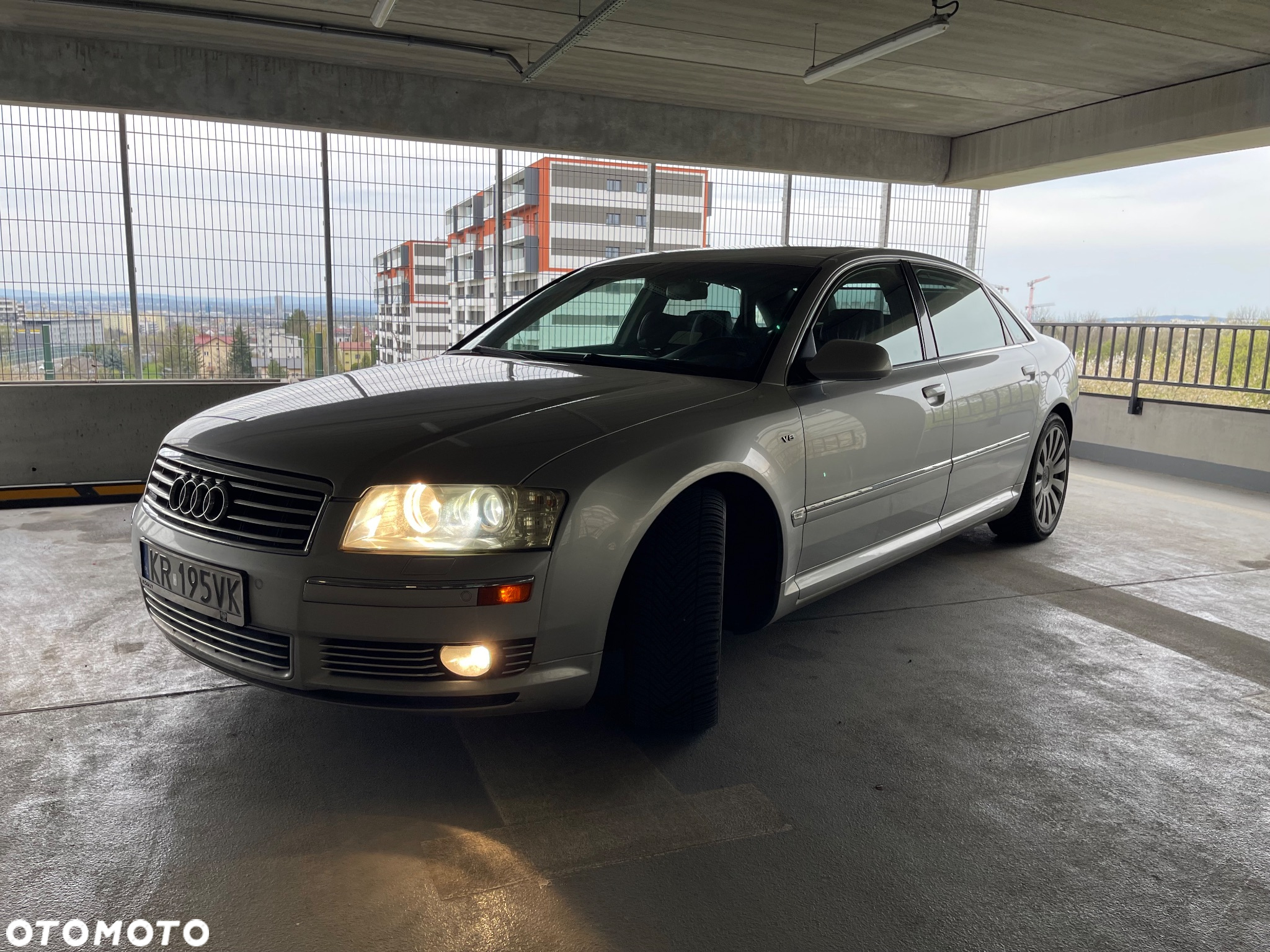 Audi A8 4.2 L Quattro - 15