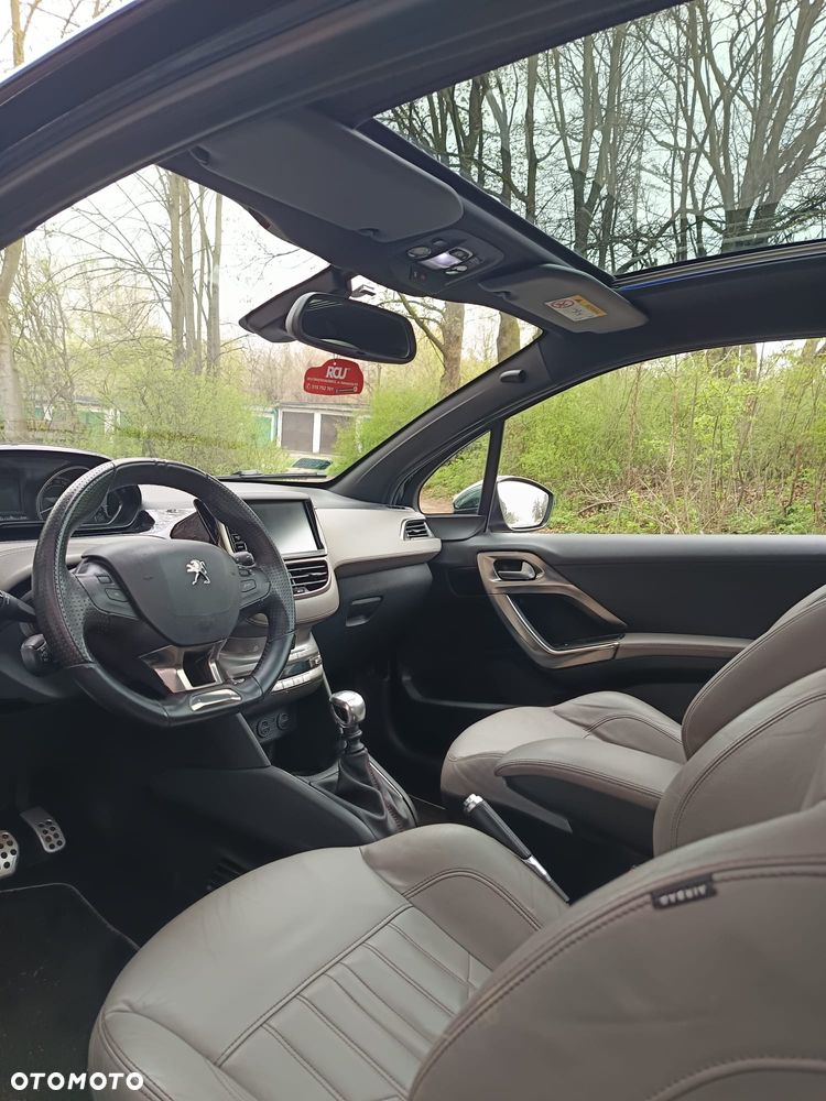 Peugeot 208 155 THP Allure - 11