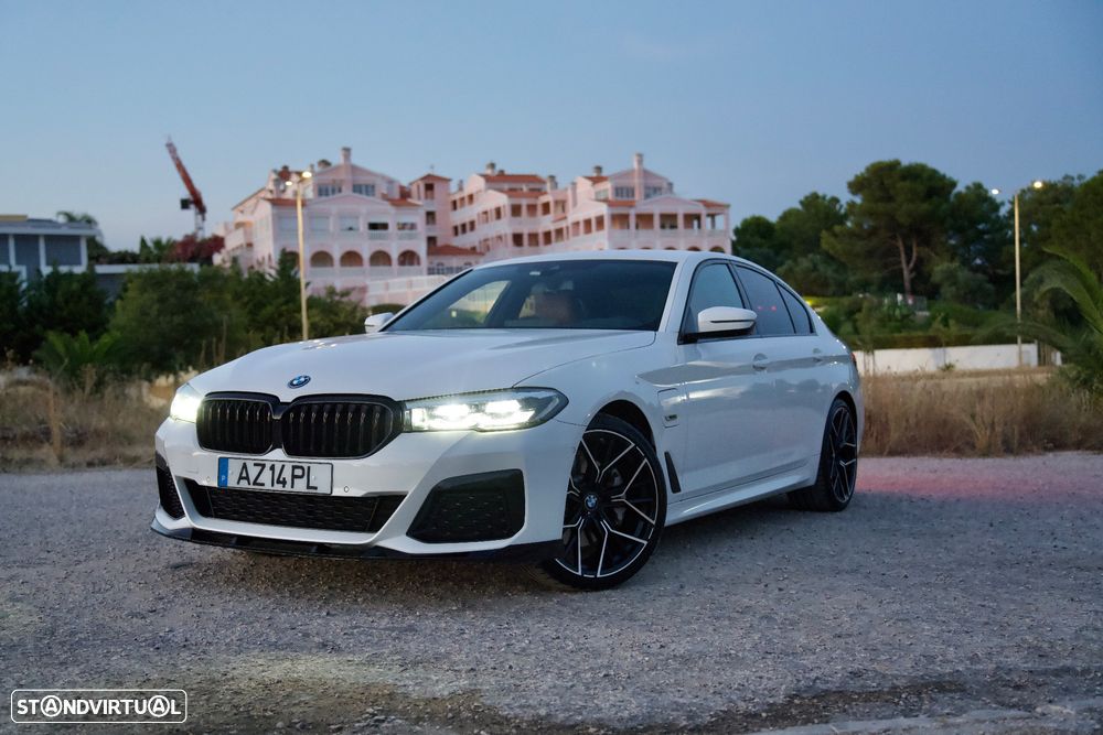 BMW 530 e Pack Desportivo M - 8