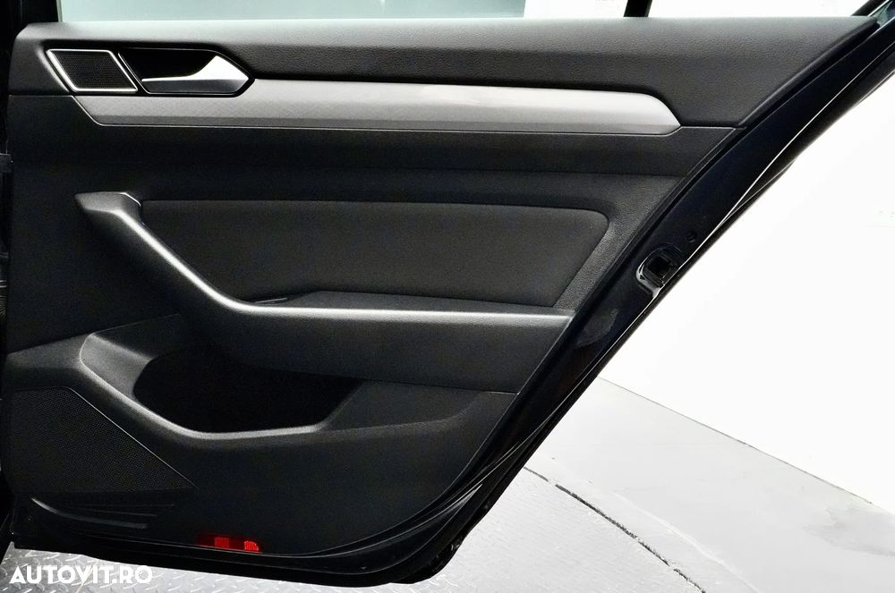 Volkswagen Passat 2.0 TDI DSG Comfortline - 27