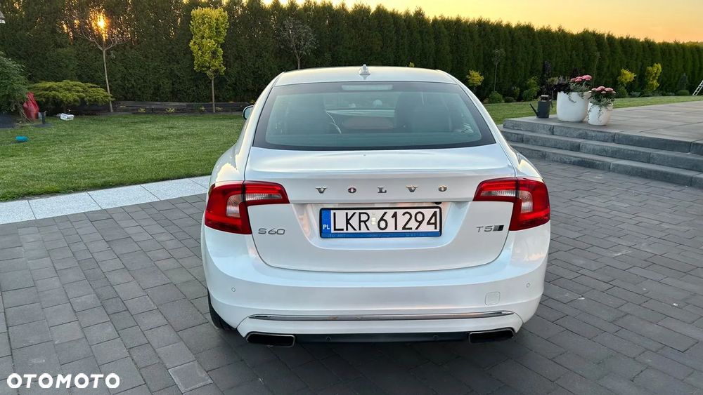 Volvo S60 T5 Drive-E Dynamic Edition (Momentum) - 4