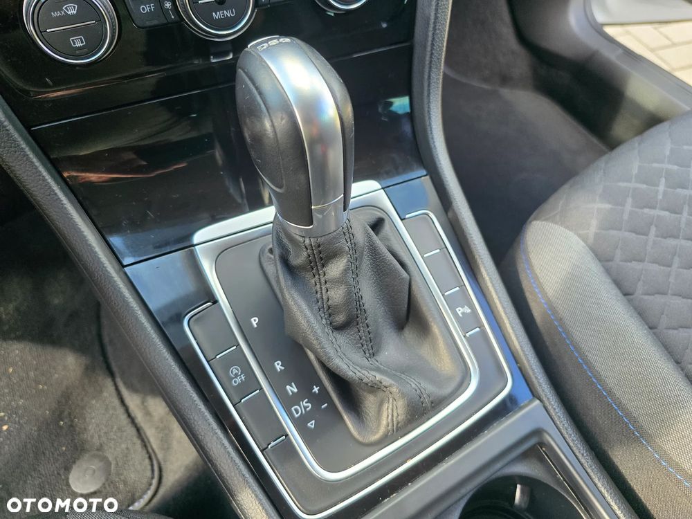 Volkswagen Golf - 34