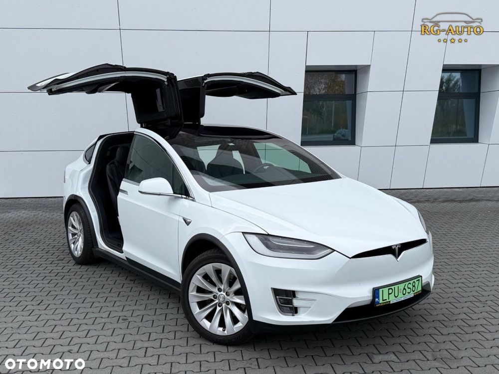 Tesla Model X - 4