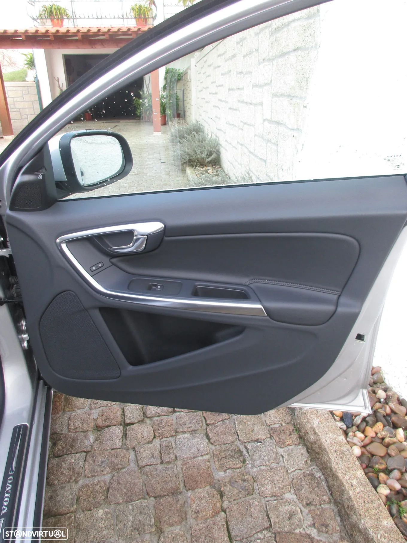 Volvo V60 2.0 D4 Momentum - 45