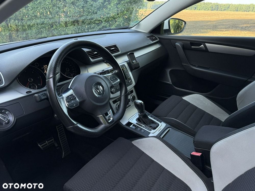 Volkswagen Passat - 32