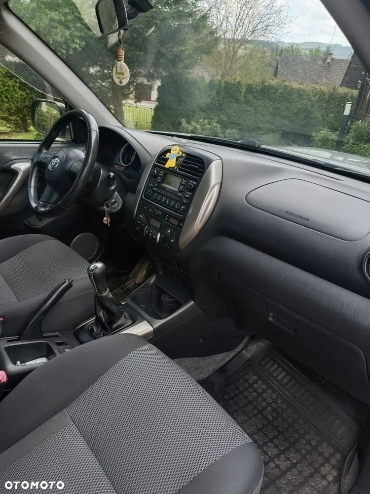Toyota RAV4 2.0 D-4D 4x4 - 5