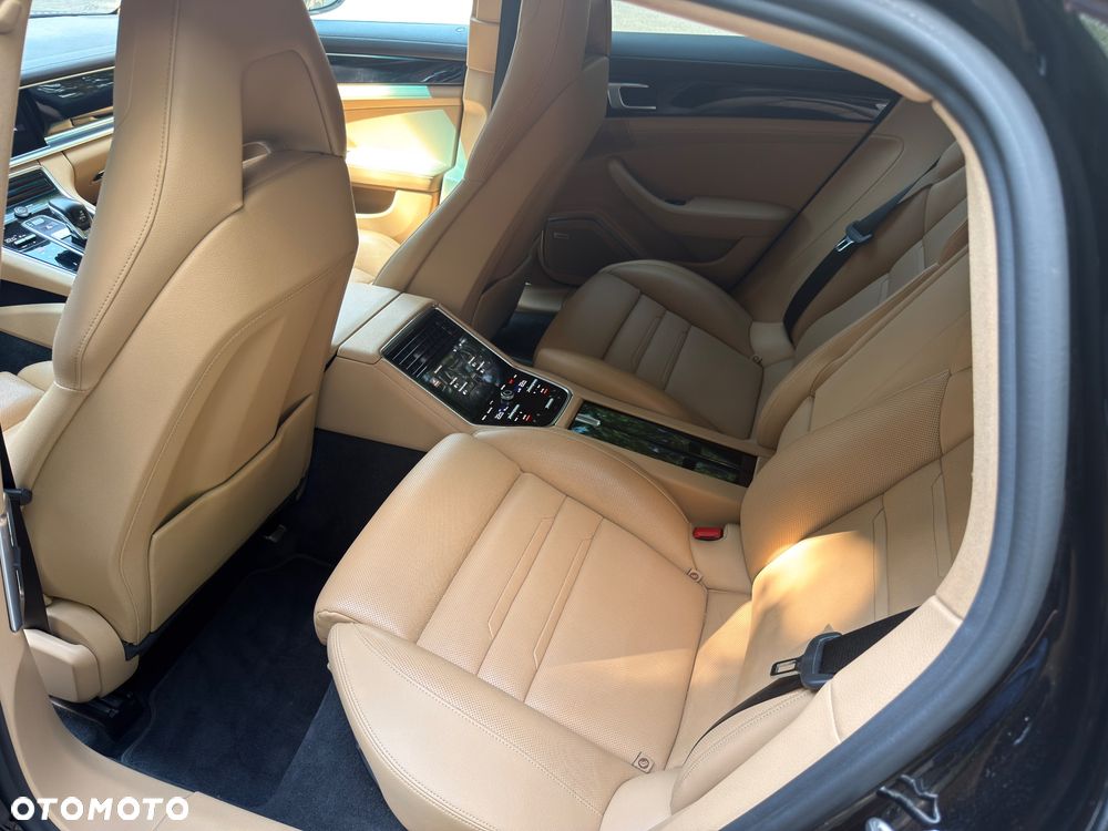 Porsche Panamera 4 - 8