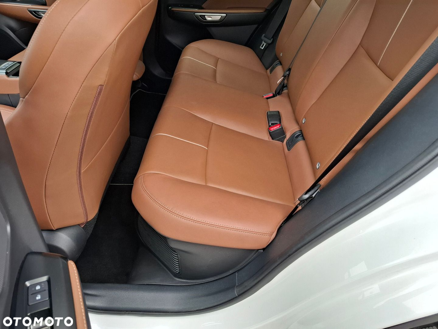 Lexus LBX 1.5 Hybrid Relax AWD - 18
