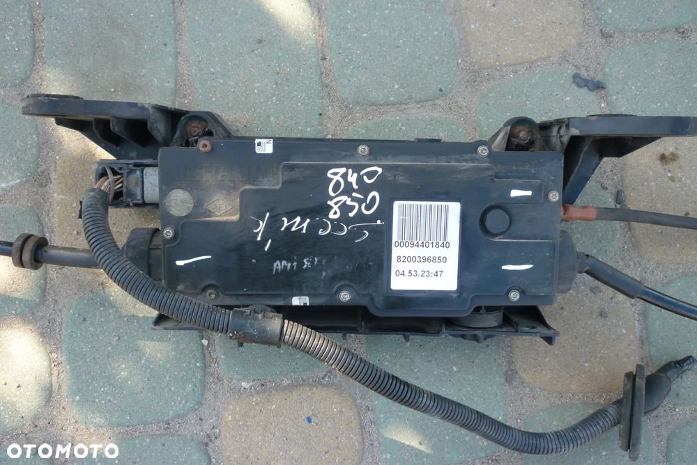 hamulec ręczny elektryczny Scenic 00094401840 8200396850 - 2