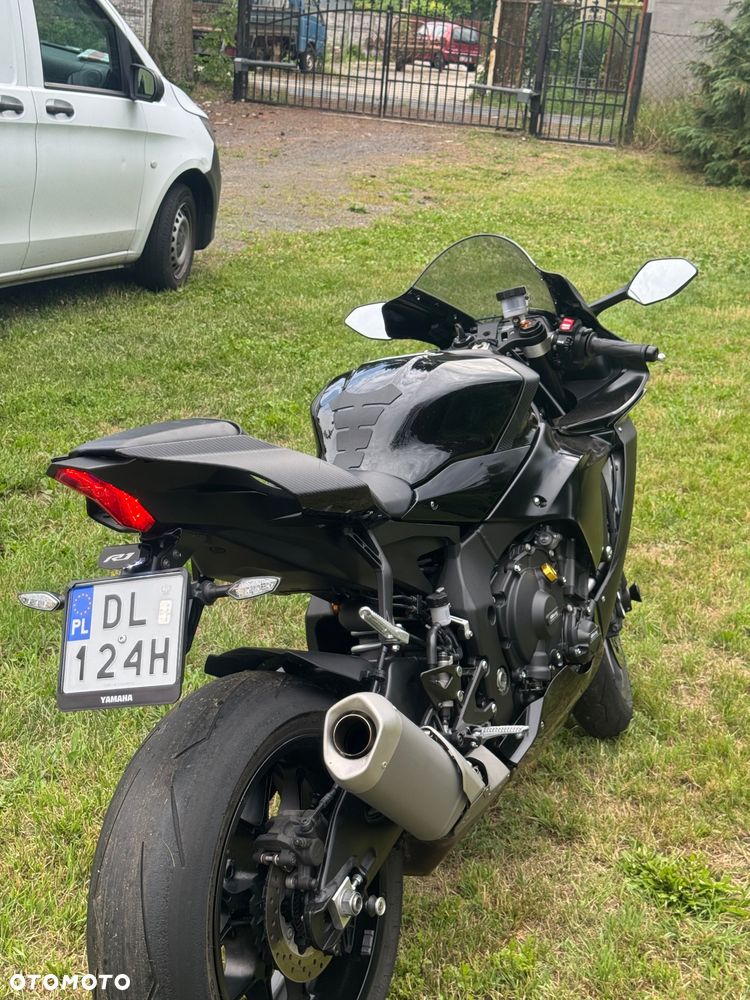 Yamaha R1 - 3