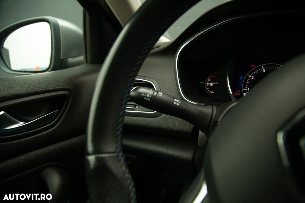 Renault Megane TCe 140 GPF R.S. LINE - 16