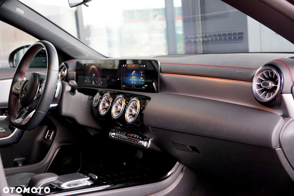 Mercedes-Benz CLA 180 7G-DCT AMG Line - 22