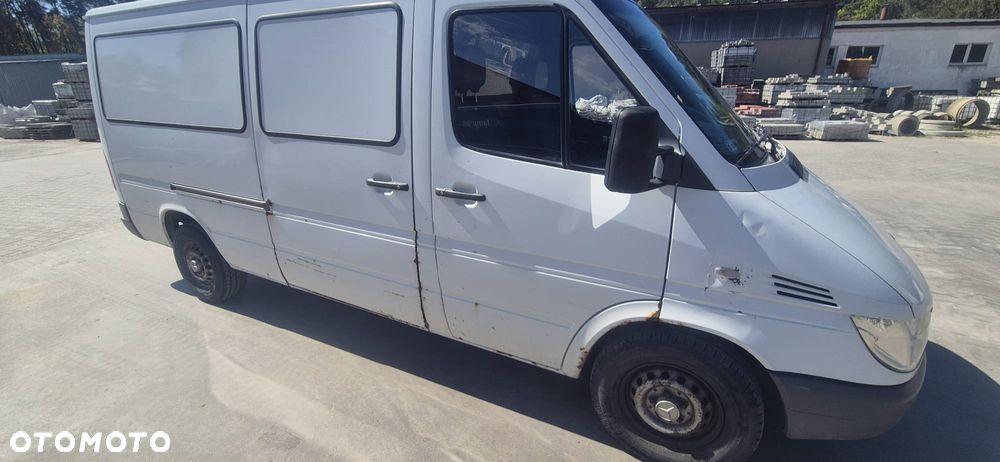 Mercedes-Benz Sprinter - 2